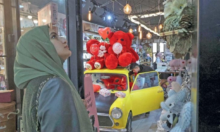 الاحتلال طرف ثالث في علاقات الحب بين الفلسطينيين