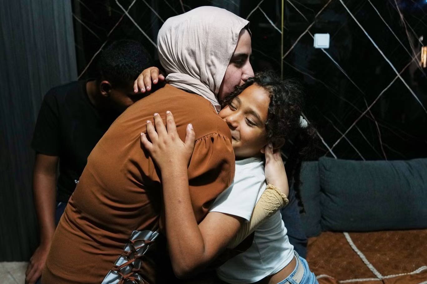 بعد عامين من الفقد والحرب .... عائلة الغرام تلم شمل افرادها بالناصرة