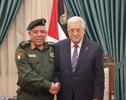 الرئيس يصدر قرارا بتعيين اللواء أنور رجب مفوضا لهيئة التوجيه السياسي والوطني والعميد نزار الحاج نائبا لمدير عام جهاز الأمن الوقائي