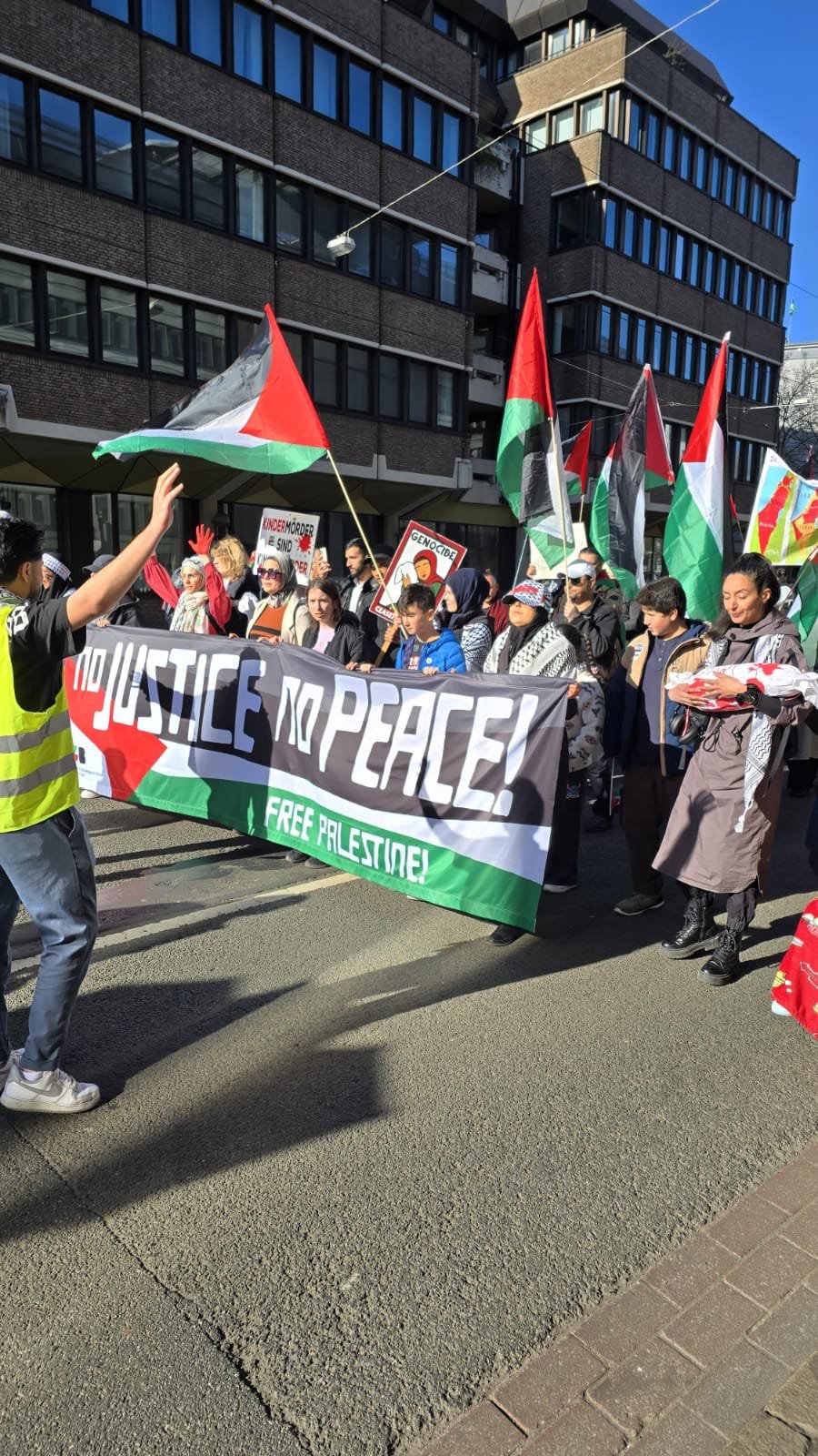 مسيرة اكفان  بمدينة بريمن الألمانية تنديدا باستمرار مجازر  ومذابح الاحتلال في غزة