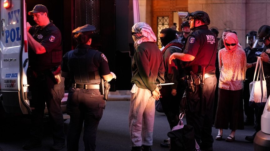 اعتقال عشرات الطلاب بجامعة كولومبيا في مظاهرة دعما لفلسطين