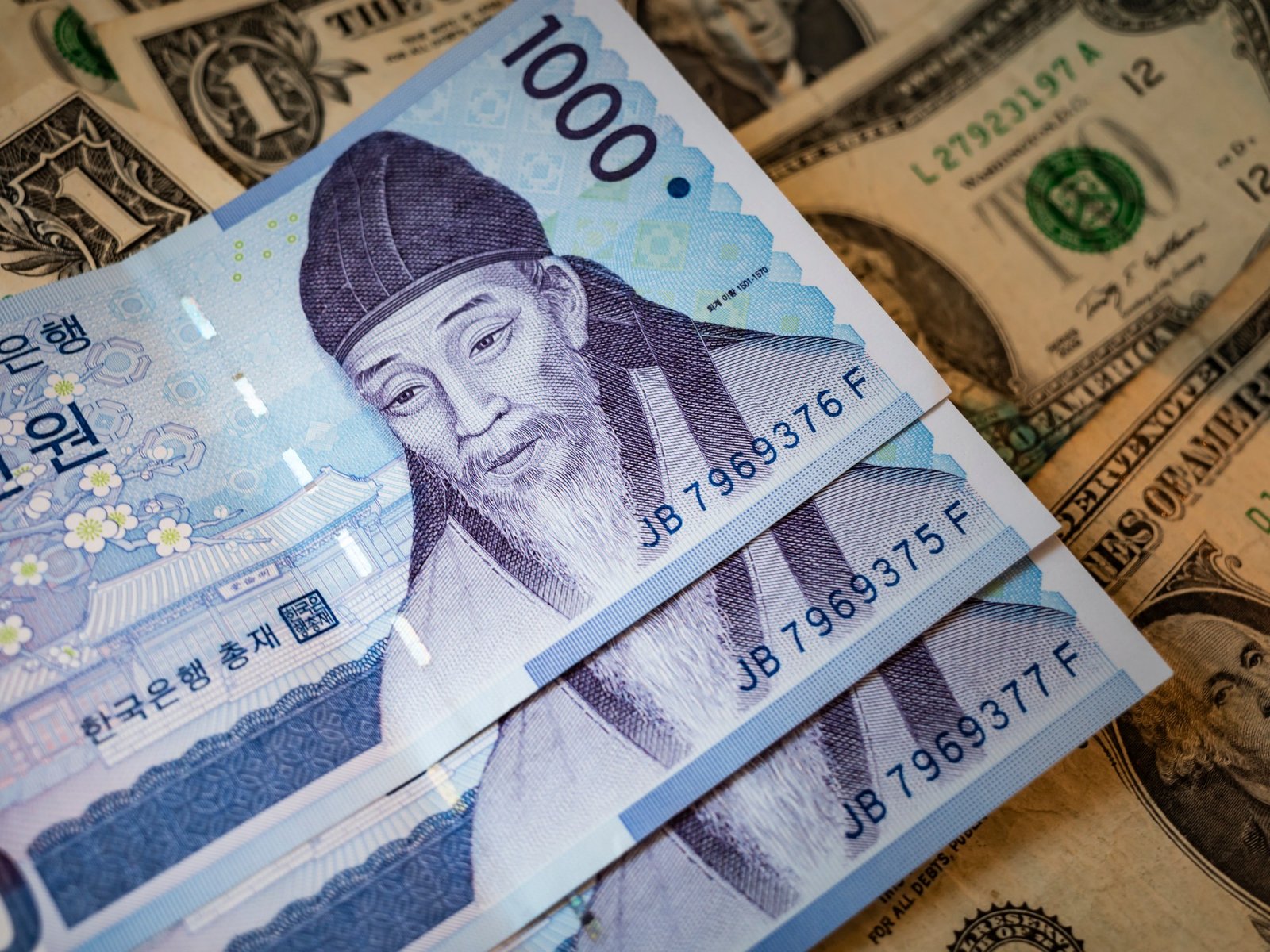 عملة وون الكوري تهبط  لأدنى مستوى منذ 16 عاما