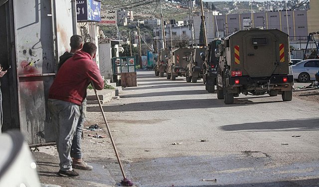 الاحتلال يعتقل 20 مواطنا من مخيم الفوار جنوب الخليل