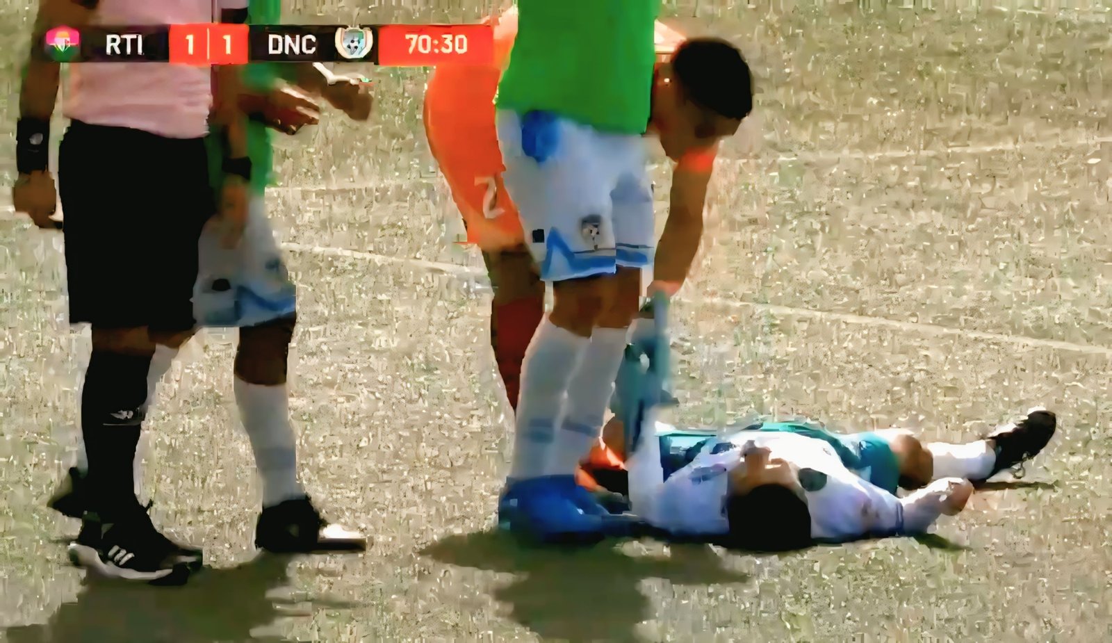 وفاة لاعب  كرة قدم  نتيجة  اصطدام بحارس المرمى