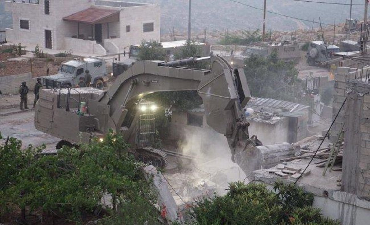 الاحتلال يهدم منزلا في عزبة سلمان 