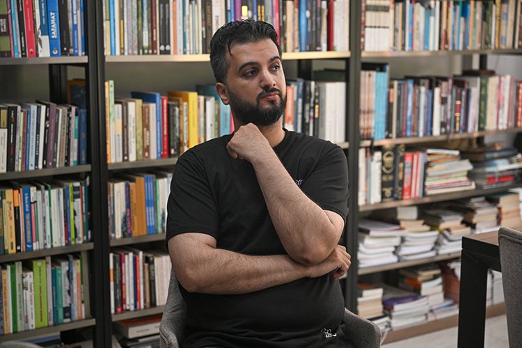  الطبيب  على النويري يعالج في تركيا ويحلم بالعودة لمهنته بغزة