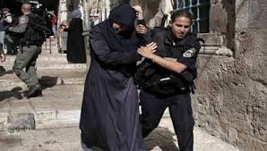 الاحتلال يعتقل سيدة وطفلا في البلدة القديمة بالقدس 
