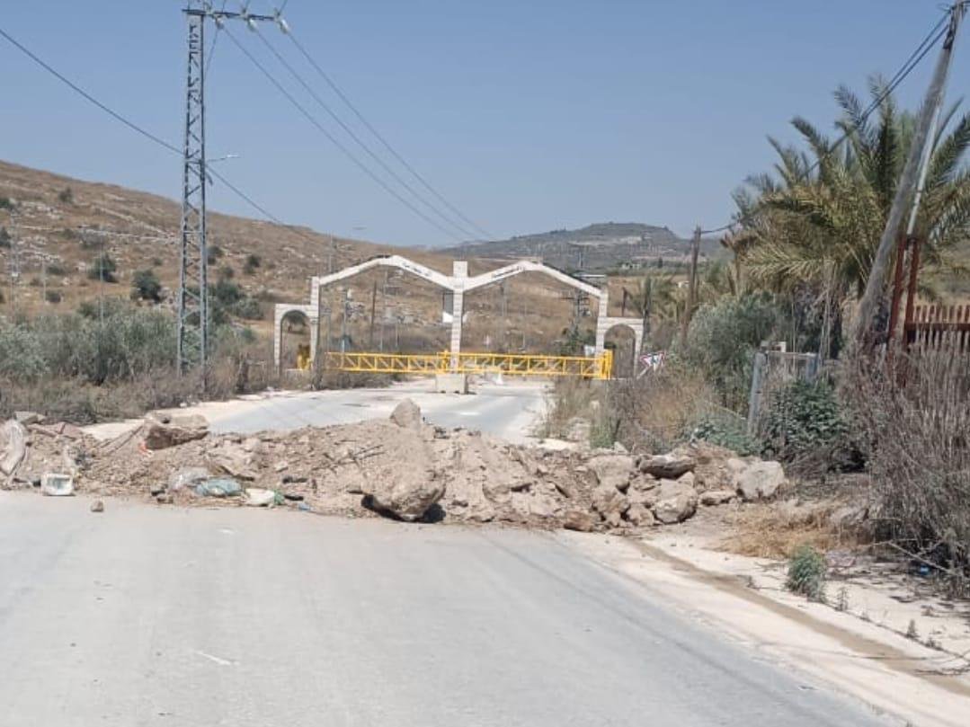 الاحتلال ينصب بوابة حديدية عند مدخل بيت ليد