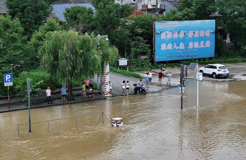 إجلاء 80 ألف شخص في مقاطعة قويتشو الصينية  جراء الفيضان
