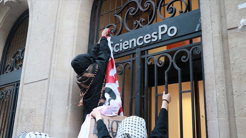 جامعة فرنسية تطرد طالبا من حفل تخرج بعدما اتهمها بدعم إبادة غزة