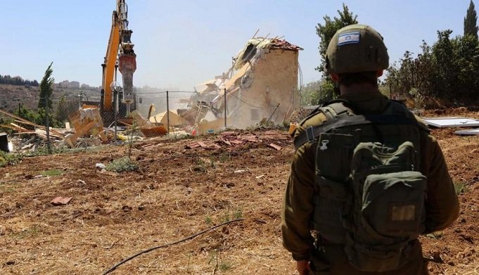 الاحتلال يخطر بإيقاف العمل في أرض في واد النيص
