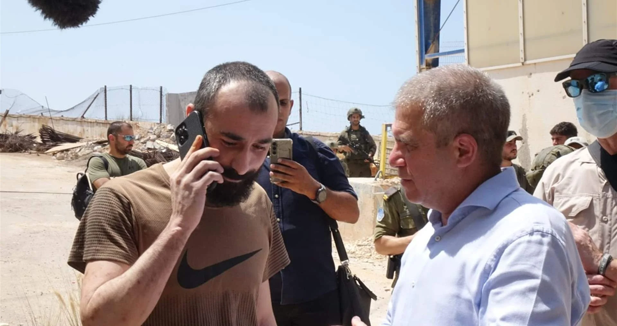 لبنان : تسليم الدولة للمعتقل الاسرائيلي خيانة وطنية وهدية مجانية للإحتلال 