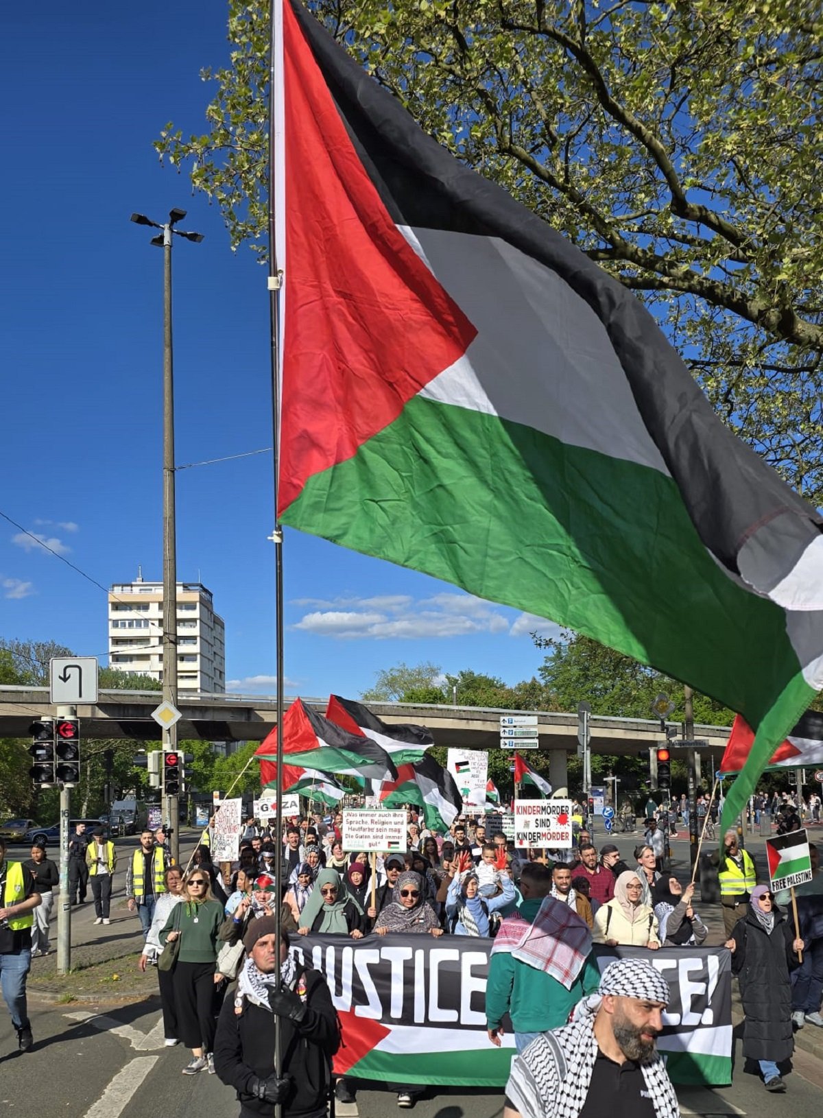 تظاهرة حاشدة في مدينة بريمن تنديدا بالعدوان  على غزة ورفضا للتهجير والتجويع 