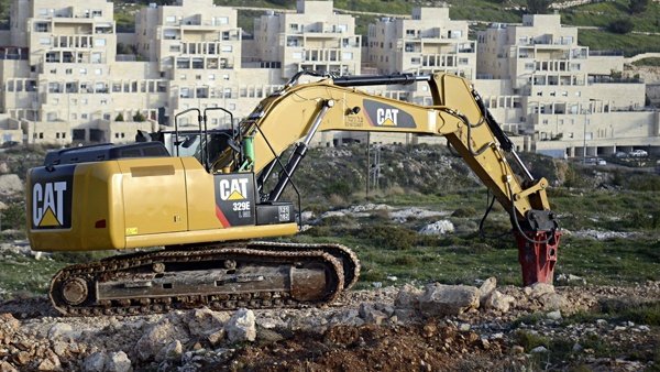 تقرير: اسرائيل تسطو على أموال المقاصة لتمويل بناء طرق فصل عنصري