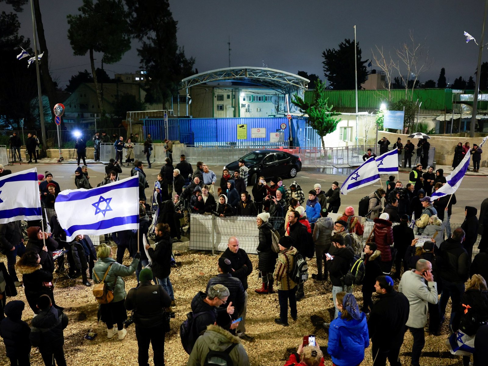 المستوطنين يستهدفون مقر الأونروا في القدس