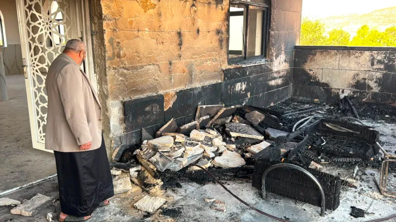 "حماس": إحراق المستوطنين مسجدين في الضفة جريمة فاشية ممنهجة تستوجب المحاسبة