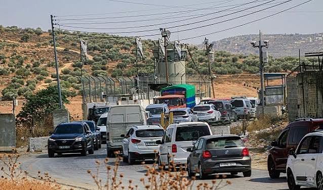   منظمة أطباء لحقوق الإنسان: سيدتان فلسـ،ـطينيتان اضطرتا إلى الولادة داخل مركبتين