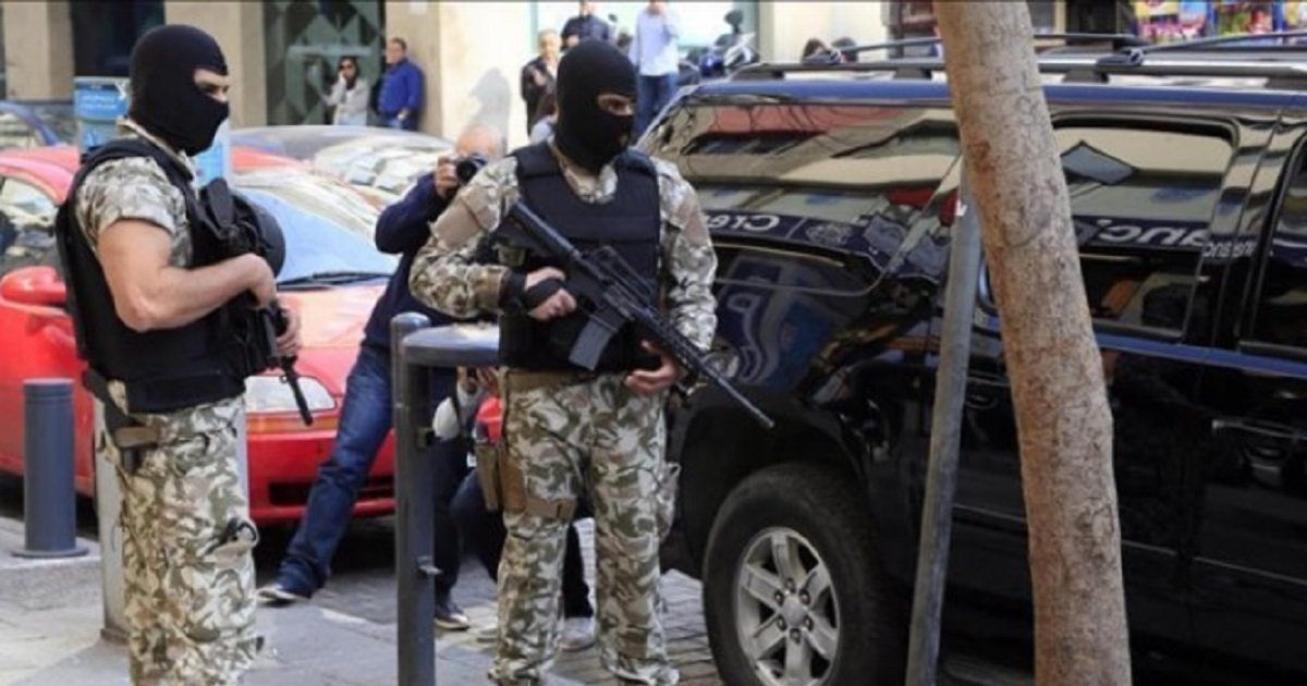 الجيش اللبناني يتسلّم مشتبهاً به من "حماس" في قضيّة إطلاق صواريخ باتجاه إسرائيل