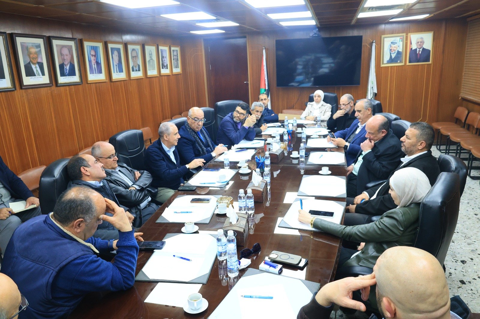 اجتماع في غرفة نابلس يدعو لإنصاف المدينة في قطاعي المحروقات والغاز