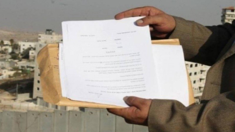 الاحتلال يُسلّم إخطارات وقف بناء وهدم مغسلة وازالة سياج في الجيب ووادي قانا وحوسان