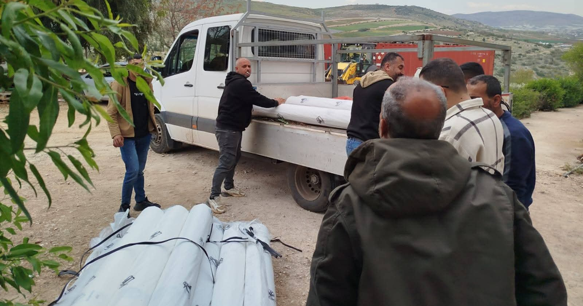 الإغاثة الزراعية تباشر بتوزيع مستلزمات طارئة للمزارعين في شمال الضفة 