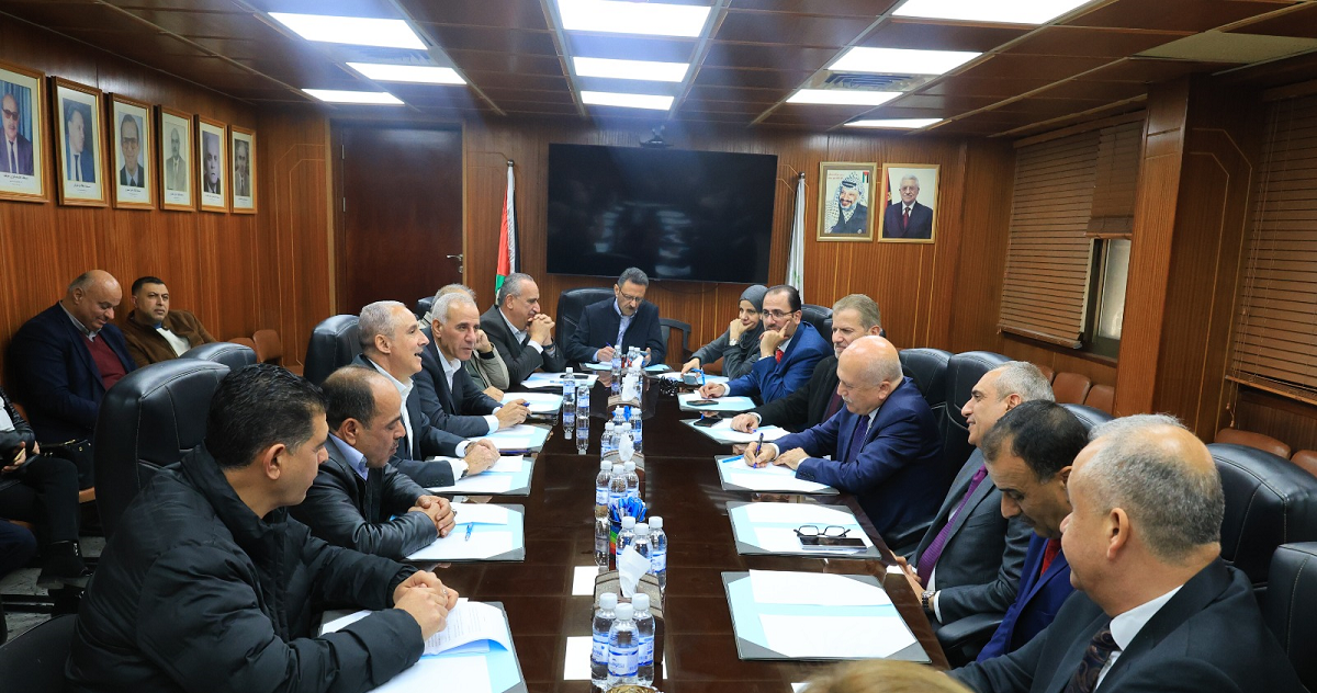 العامور : لجنة وزارية فلسطينية اردنية مشتركة ستجتمع قريبا لوضع الحلول الخاصة بالمعابر والجسور