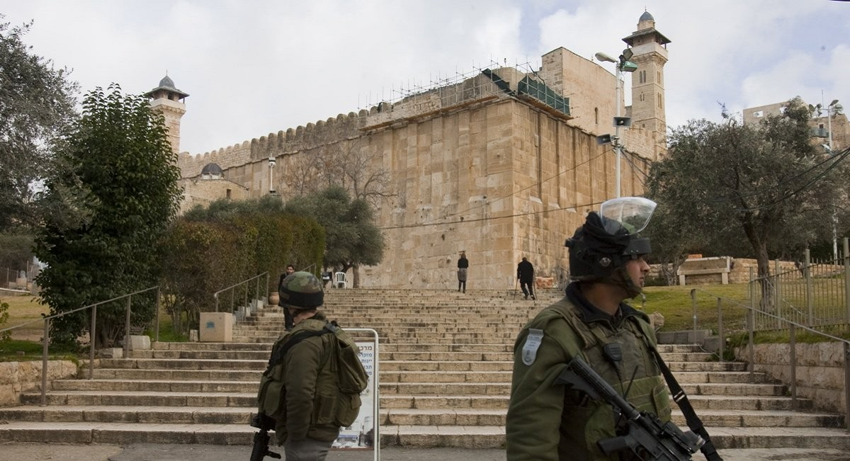 اجتماع موسع بالخليل يرفض مخطط نقل إدارة الحرم الإبراهيمي لمجلس استيطاني