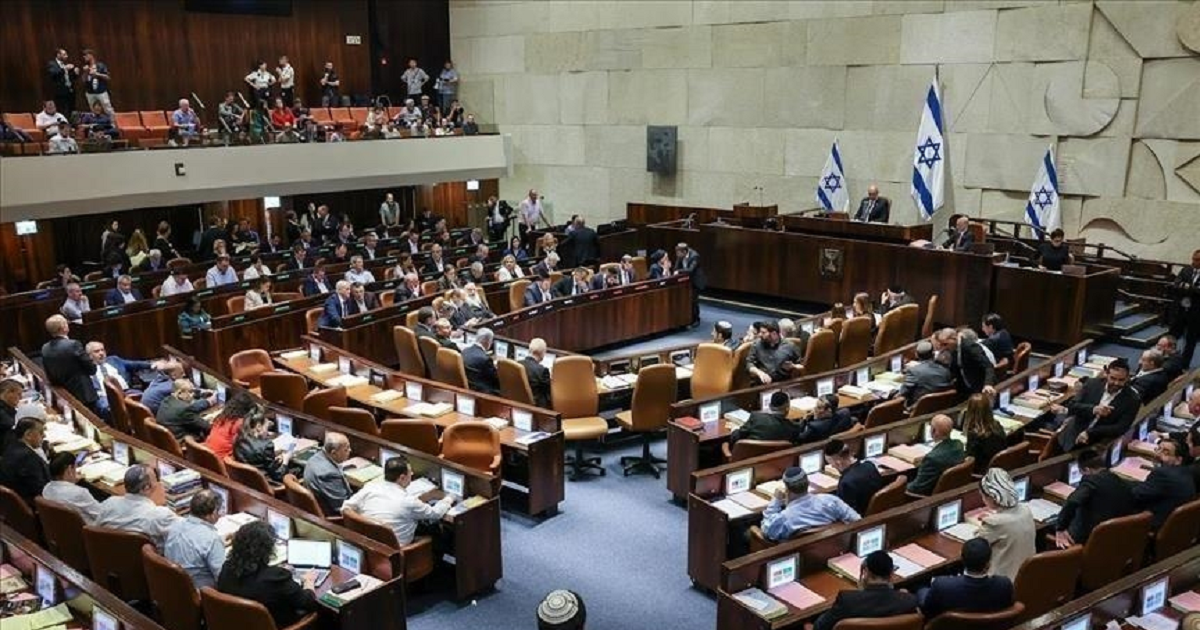 الكنيست يمدّد قانون احتجاز الغزيين دون اتهام ومنعهم من لقاء محامين