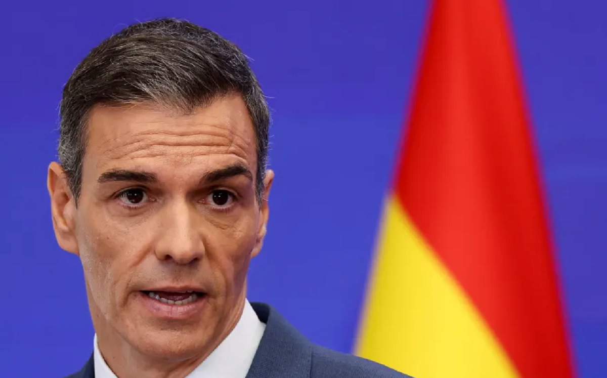 إسبانيا تفاقم الضغط على إسرائيل بقيود على شحن الأسلحة بحرا وجوا