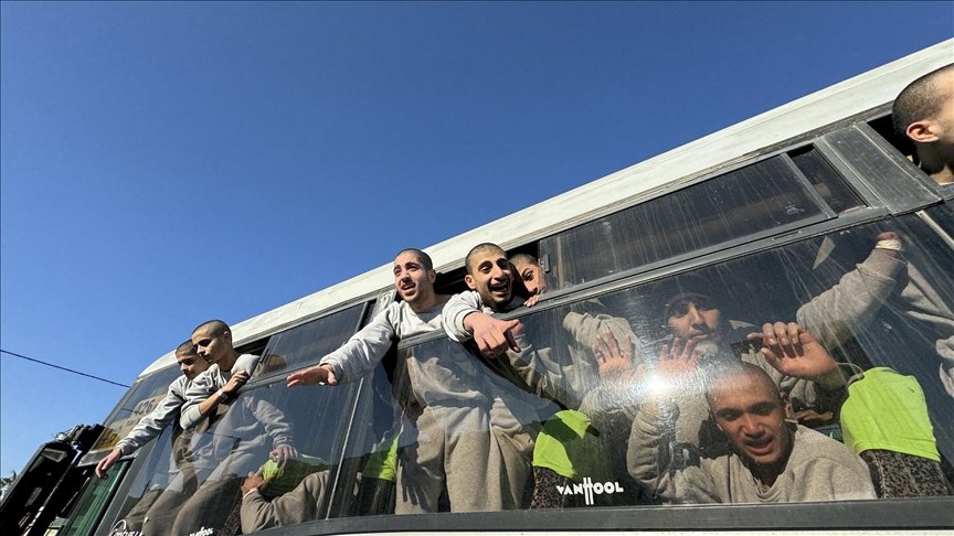 الافراج عن 10 أسرى  من قطاع غزة ونقلهم إلى مشفى الأقصى في دير البلح 