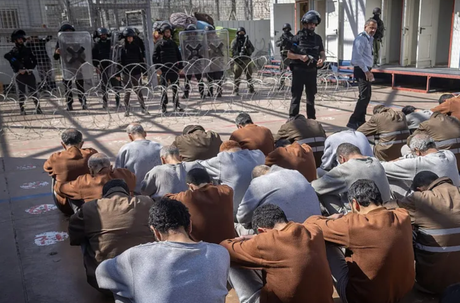 50 معتقلاً صدرت بحقهم أوامر اعتقال إداري "جديدة وتجديد"