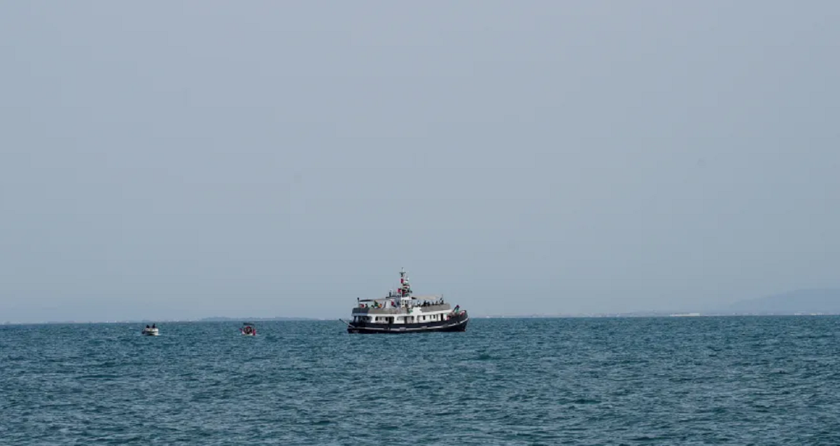 أسطول الصمود المتجه لغزة: مُسيرة هاجمت أحد قواربنا في مياه تونس 