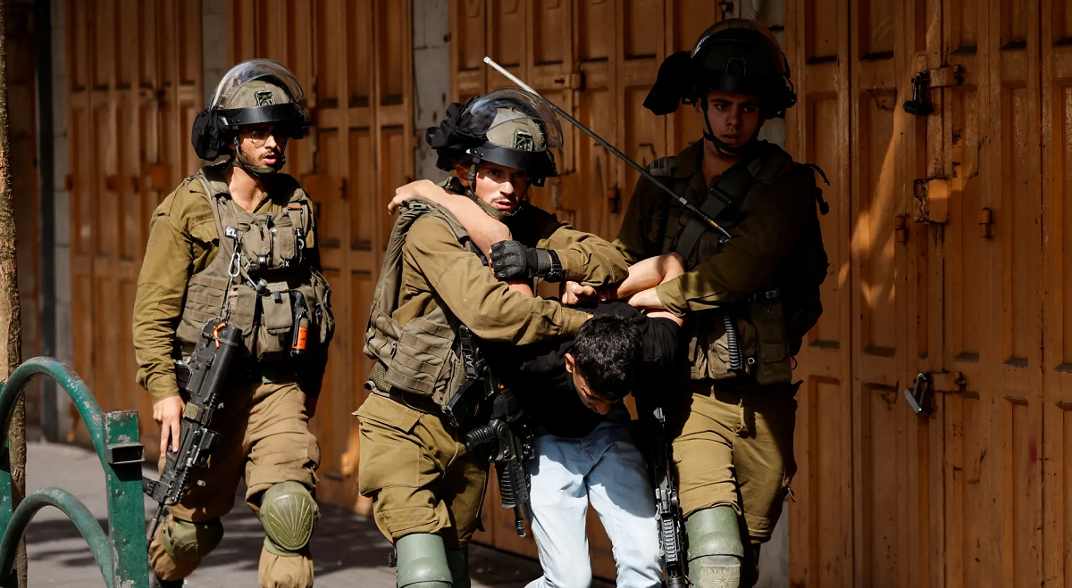  الاحتلال يعتقل 30 مواطناً على الأقل من الضّفة