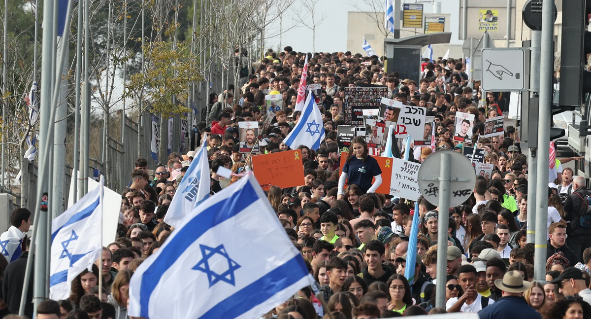 عائلات الأسرى الإسرائيليين في غزة يهاجمون نتنياهو   