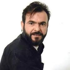 حين تصبح حاوية النفايات طريقا إلى الكرامة !!