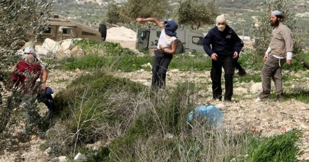 مستوطنون  يهاجمون رمون و دير جرير