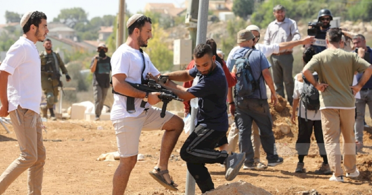 إصابة ثلاثة مواطنين برصاص مستوطنين في بيتا