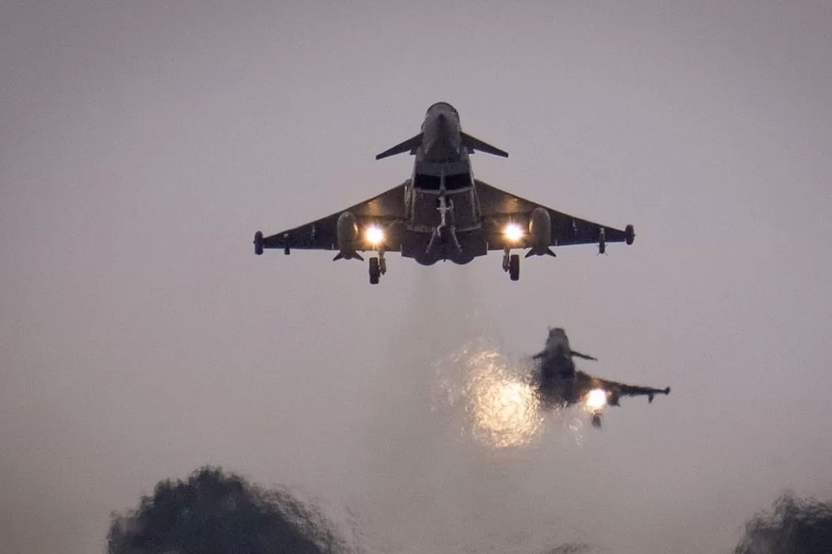 غارات أميركية عنيفة تستهدف مواقع للحوثيين في أربع محافظات يمنية