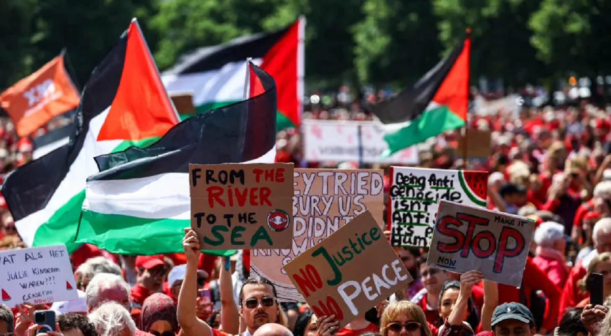 عشرات الآلاف يتظاهرون في هولندا ضد العدوان الاسرائيلي على شعبنا 