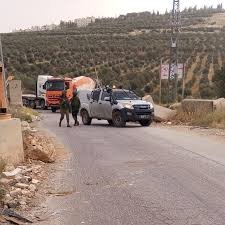 الاحتلال يعيد إغلاق مدخل مراح رباح 