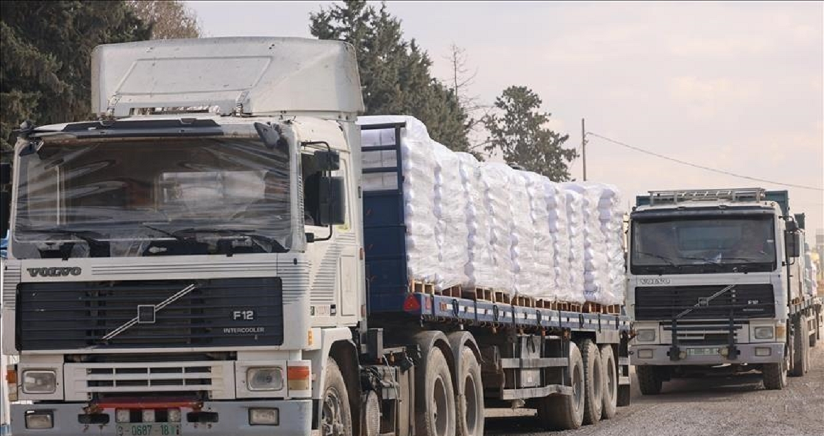 الهجمات على شاحنات الأغذية بغزة تسلط الضوء على مشاكل توزيع المساعدات