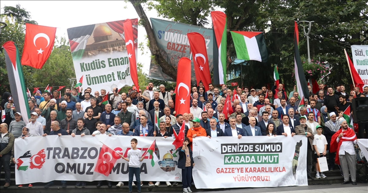 "صمودنا إلى غزة".. مسيرة في طرابزون التركية لدعم أسطول الصمود