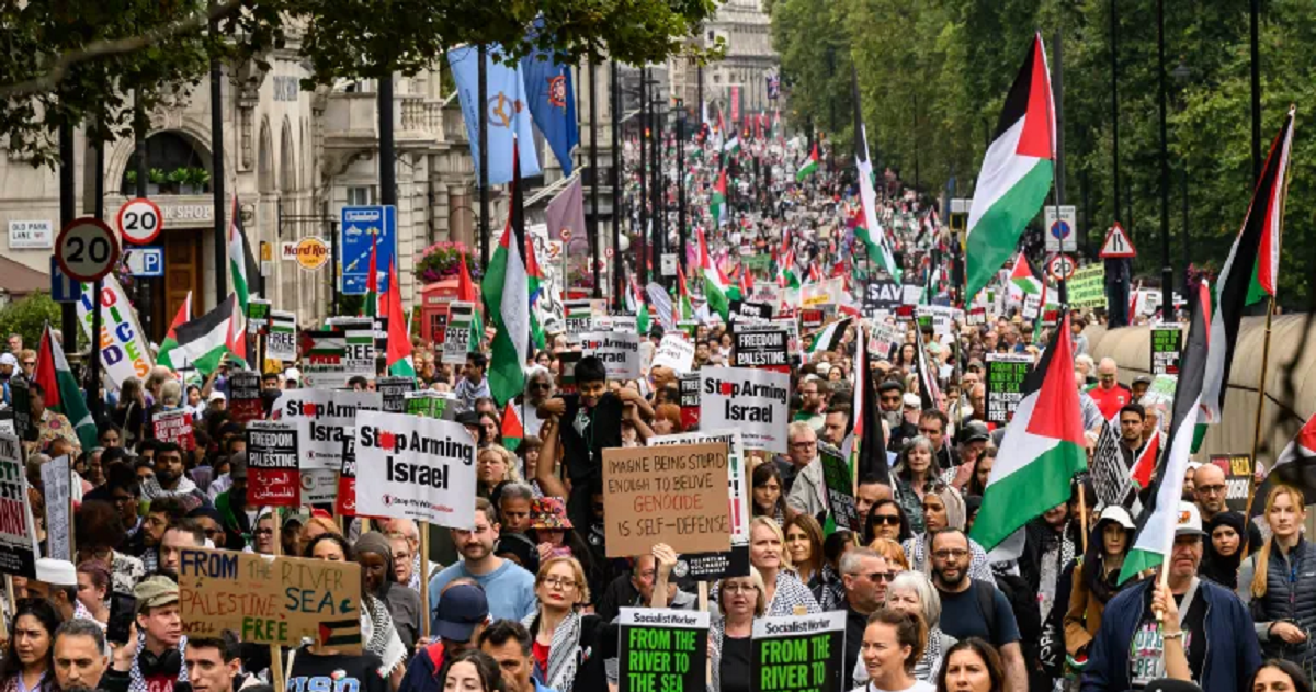 عشرات الآلاف يشاركون في مسيرة مؤيدة للفلسطينيين فوق جسر هاربور بسيدني