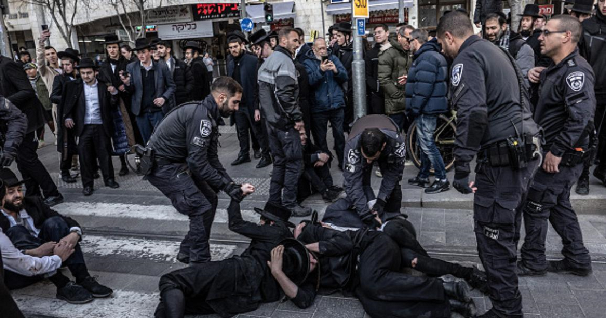 إصابة 13 شرطياً إسرائيلياً خلال مواجهات مع "الحريديم" في القدس