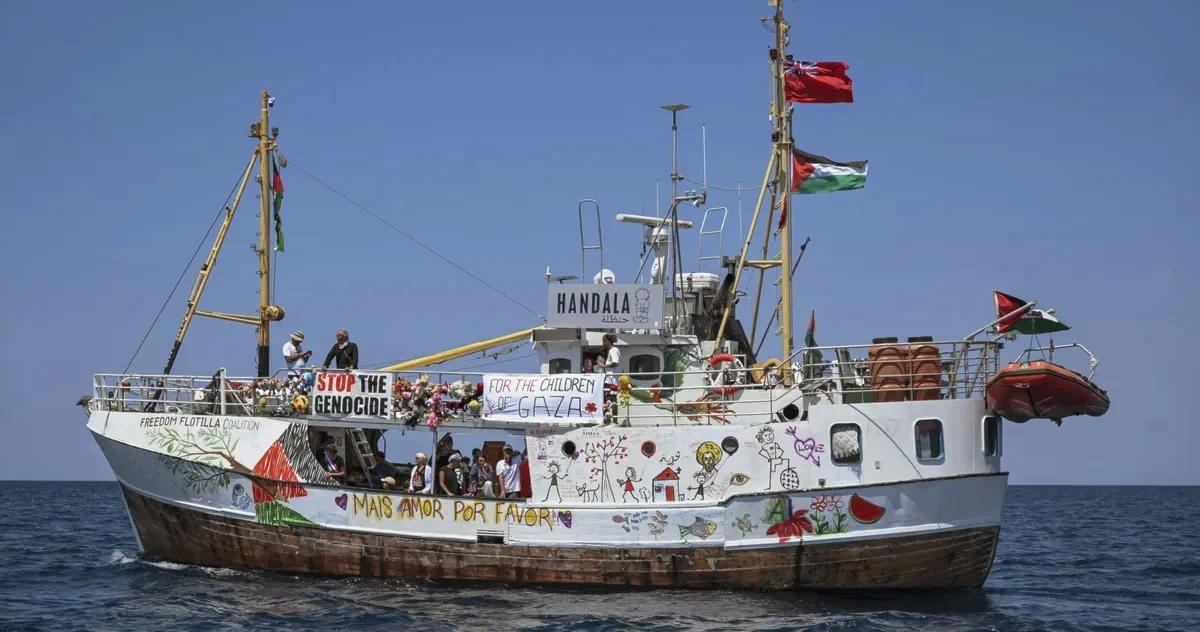 مسؤولون إسرائيليون يهدّدون بالسيطرة على سفينة "حنظلة" 