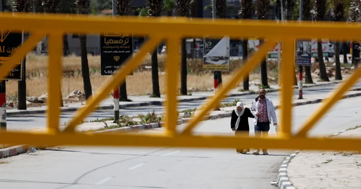 تقرير : بلدة سنجل تتحول الى “ سجن كبير” بعد أن أحاطتها إسرائيل بسياج معدني