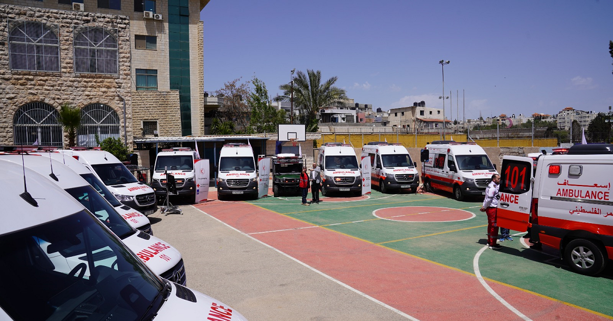 بدعم دولي : الهلال الأحمر الفلسطيني يتسلّم 16 سيارة إسعاف لتعزيز الاستجابة الطارئة في القطاع والضفة 