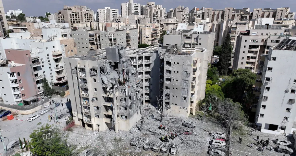 مسؤول إسرائيلي يعترف: إيران قصفت بعض المواقع العسكرية الشهر الماضي