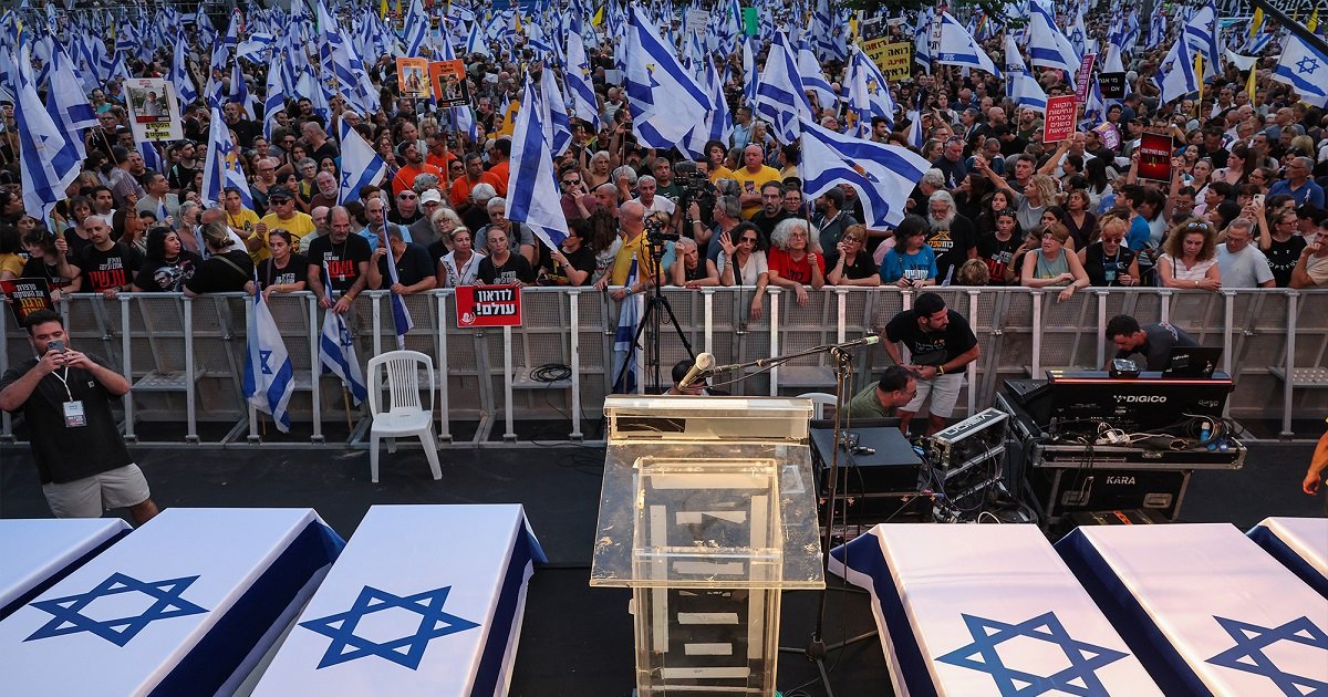 أسير إسرائيلي في غزة: مؤيدو نتنياهو يفضّلون موتنا على عودتنا 