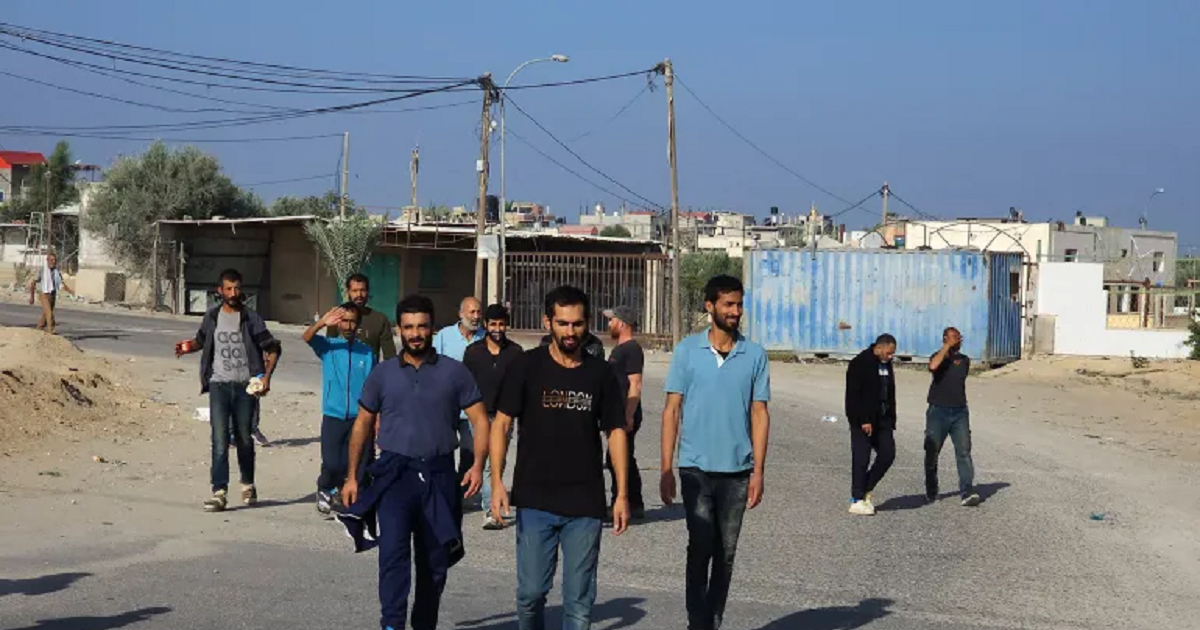 "العمل" تصرف دفعة مالية جديدة لمساعدة عمال غزة والمرضى بالمحافظات الشمالية